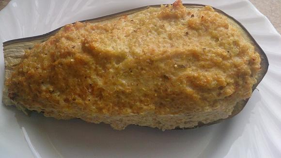 Bakłażan nadziewany quinoa i kurczakiem