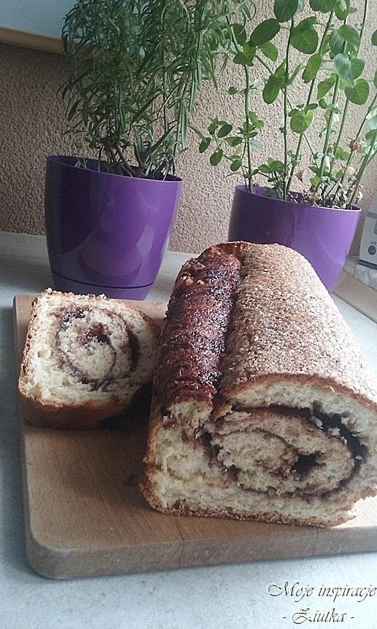 Drożdżówka z czekoladowym nadzieniem