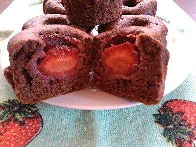 Muffiny kakaowe z truskawkami