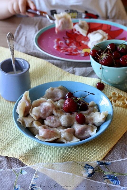 Pierogi z sezonowymi owocami