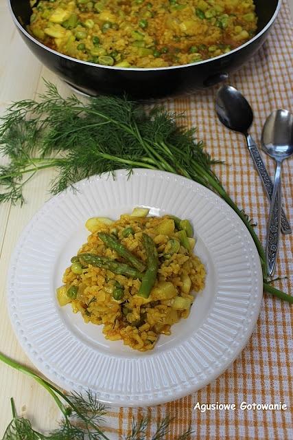 Bezmięsna paella ze szparagami
