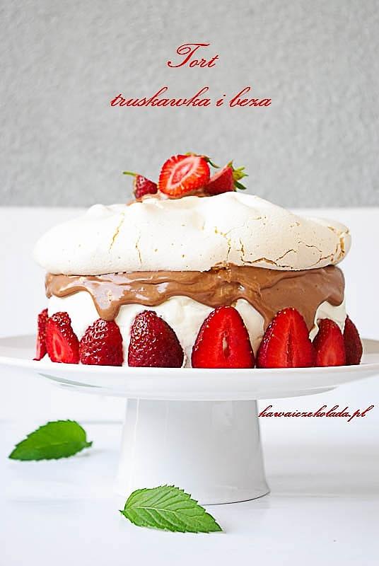 Tort truskawkowo-śmietanowy z bezą