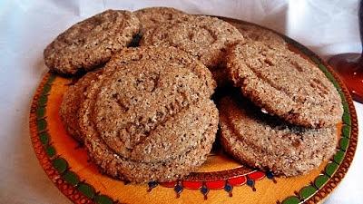 Ciasteczka z kardamonem i cynamonem z mąki orkiszowej