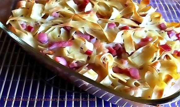 Zapiekanka makaronowa z szynką