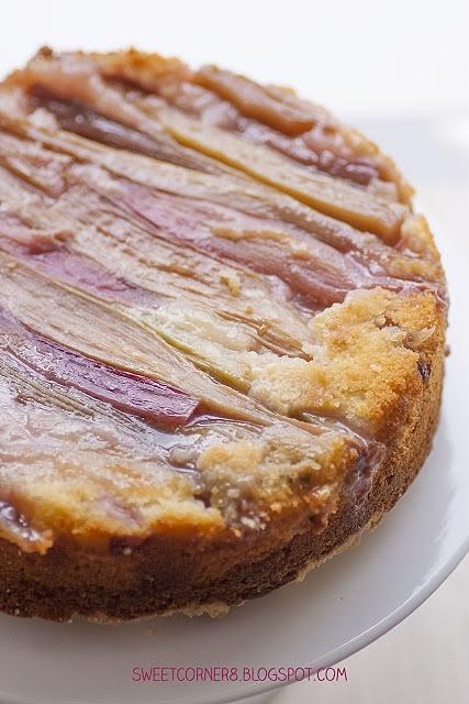 Rabarbarowy upside-down cake