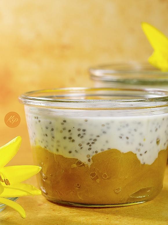 Wegański pudding chia z musem morelowym