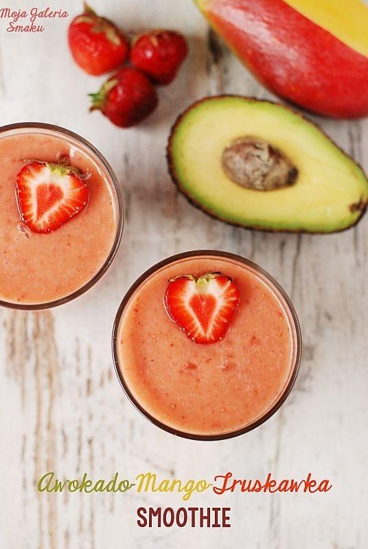 Smoothie z awokado, mango i truskawkami