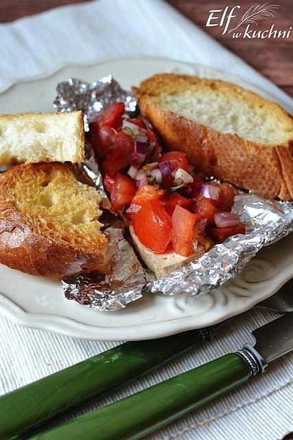 Pieczone tofu z salsą pomidorową