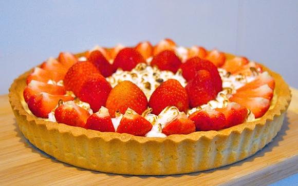 Tarta cytrynowa z truskawkami i bezą