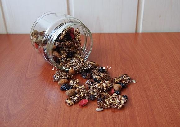 Bezglutenowa granola z siemieniem lnianym