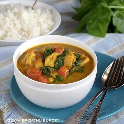Kurczak curry ze świeżym szpinakiem
