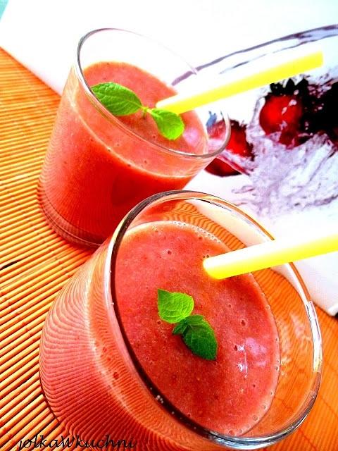 Smoothie truskawkowo-bananowe na wodzie kokosowej