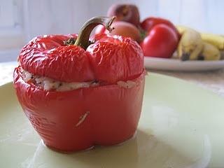 Pieczona papryka z ryżem i pieczarkami