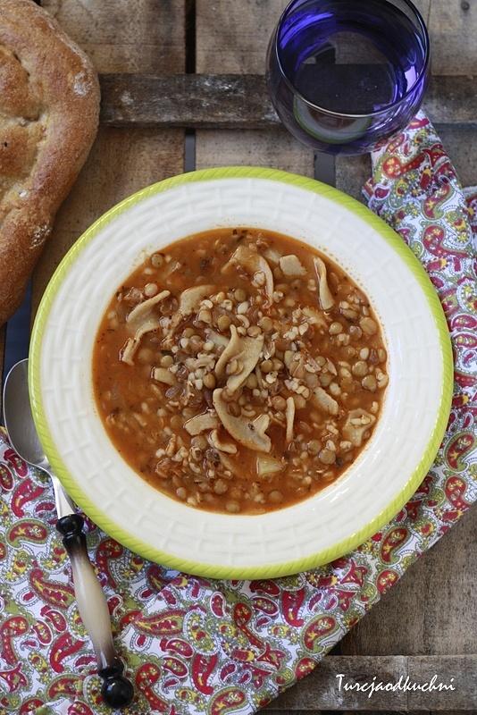 Zupa z zielonej soczewicy z bazylią i makaronem