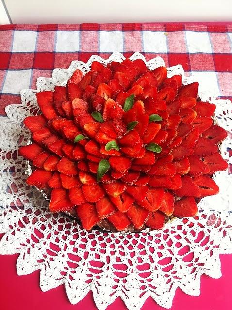 Tarta jaglana bez pieczenia mąki i cukru