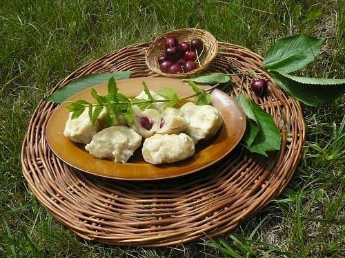 Knedle jogurtowe z czereśniami