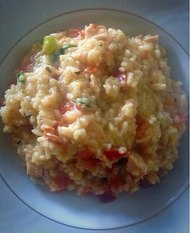 Risotto z wędzonym kurczakiem i pomidorem