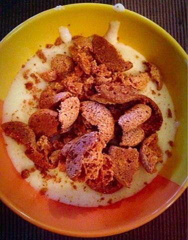Wakacyjne owsianki z truskawkami i amaretto