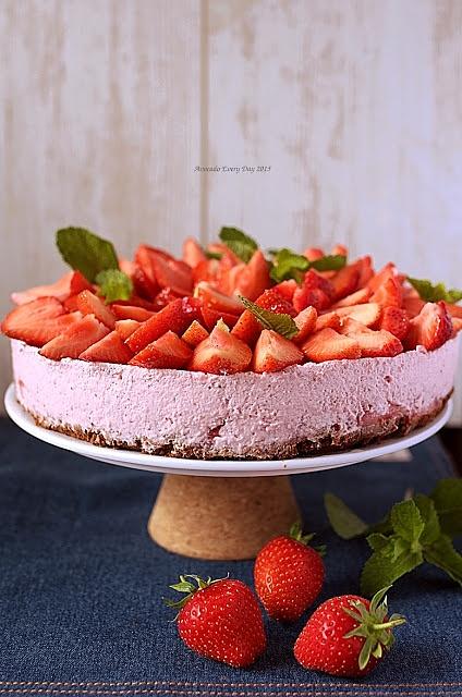 Truskawkowo-serowy tort