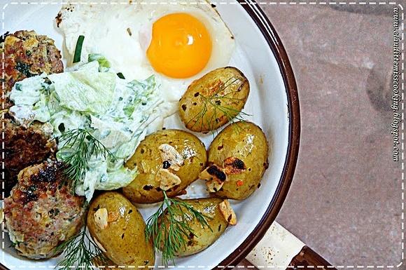 Mielone z boczniakami i ziemniakami w mundurkach