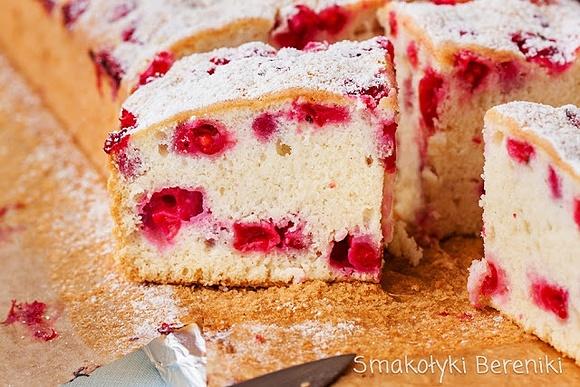 Ciasto na białkach z porzeczkami