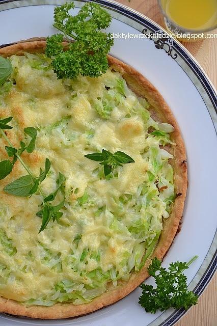 Tarta z młodą kapustą i serem na kruchym spodzie