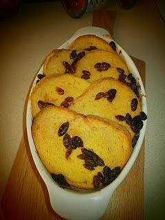 Zapiekanka chlebowa na słodko z jagodami goji