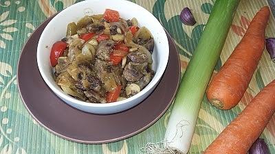 Wątróbka z papryką i pieczarkami