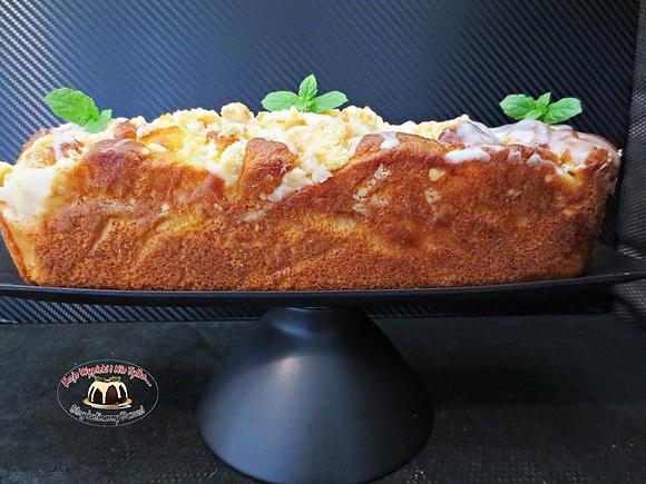 Ciasto maślankowe z mango i lukrowaną kruszonką