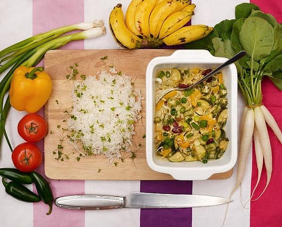 Wspaniałe curry z okrą i cukinią