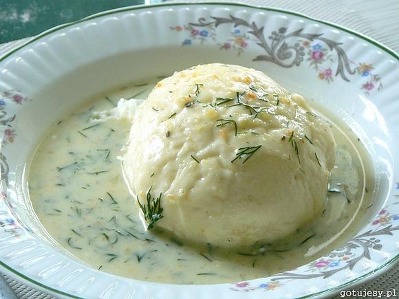 Pyzy drożdżowe z sosem koperkowym