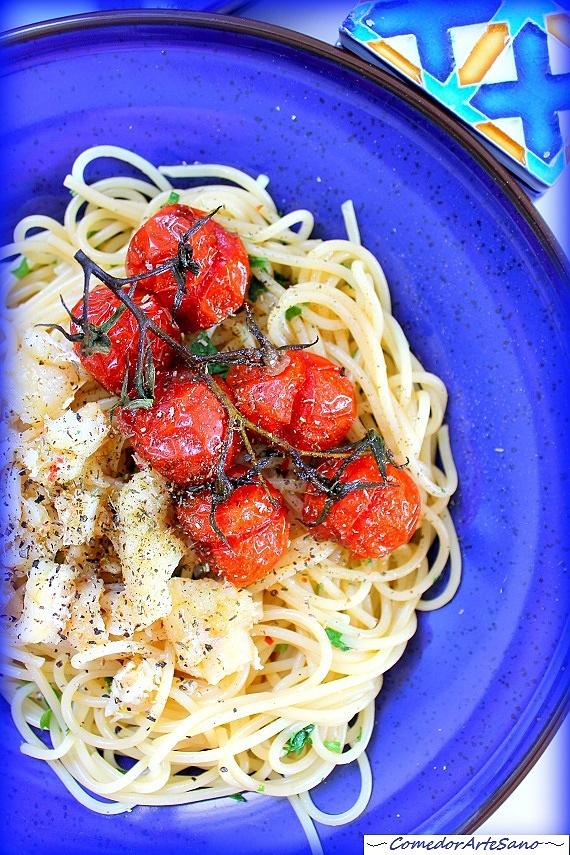 Spaghetti z dorszem i pieczonymi pomidorami