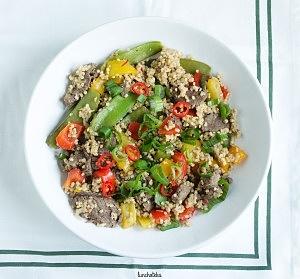 Stir fry z kaszą jaglaną, wołowiną i warzywami