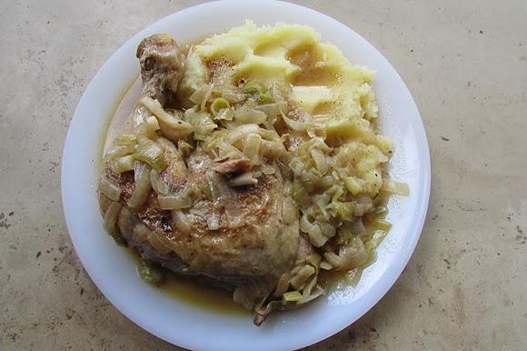 Kurczak duszony z porami