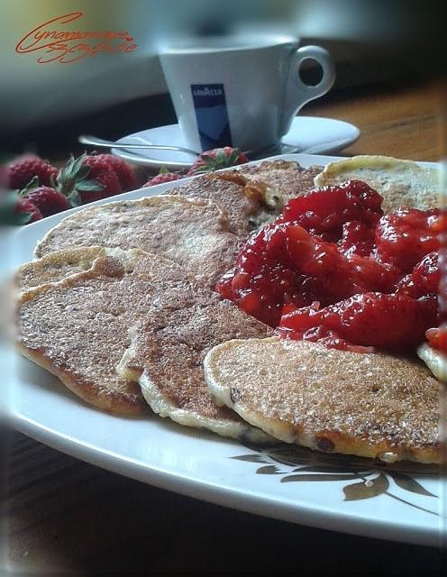 Fit placki z truskawkami i kaszą manną