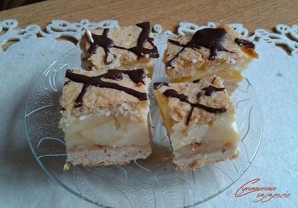 Kruche ciasto z jabłkami i budyniem