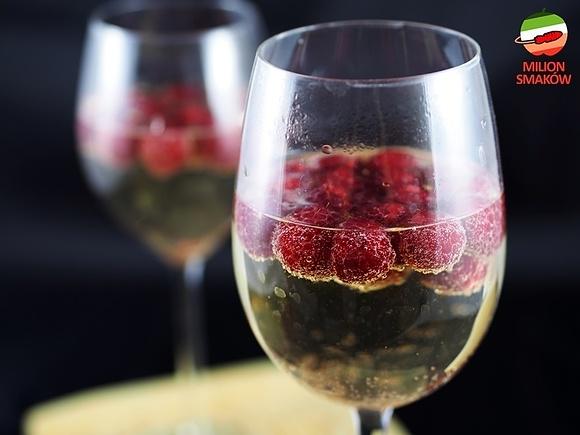 Prosecco z malinami – letni drink orzeźwiający