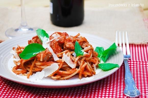 Spaghetti arrabbiata z kurczakiem z jednego garnka