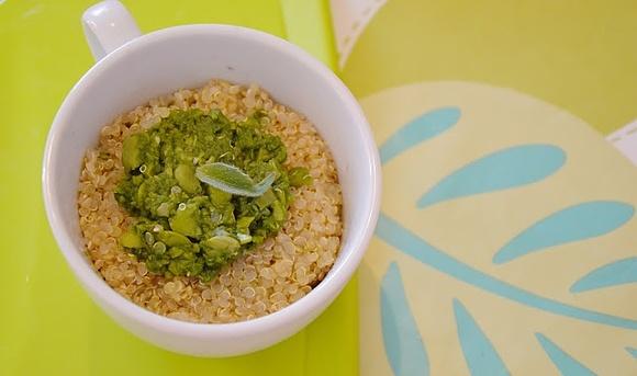 Miętowa quinoa z bobowym puree