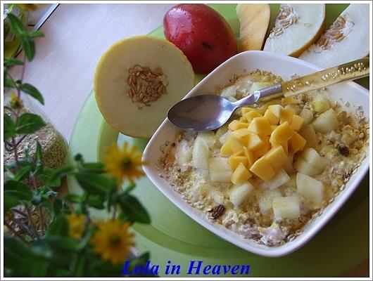 Śniadaniowe muesli w kolorach lata