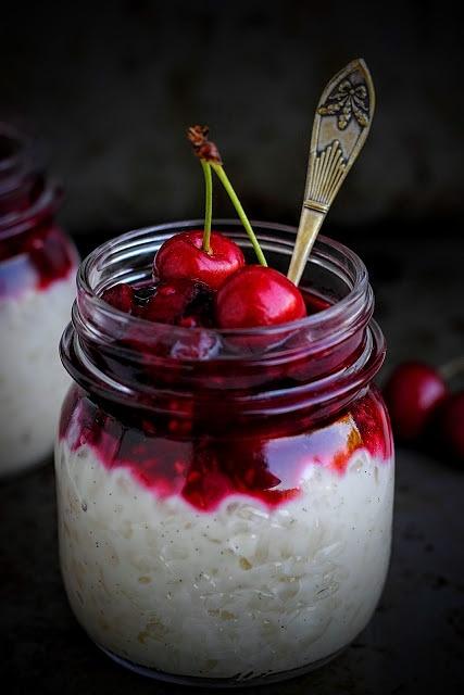 Pudding z tapioki i czereśniami