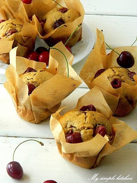 Muffinki waniliowo-kawowe z czereśniami