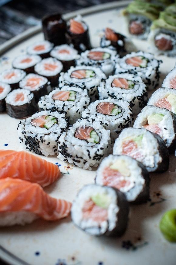 Sushi. Jak zrobić maki, uramaki i nigiri kuchnia japońska.