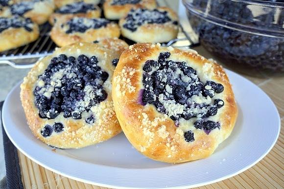Drożdżówki z jagodami