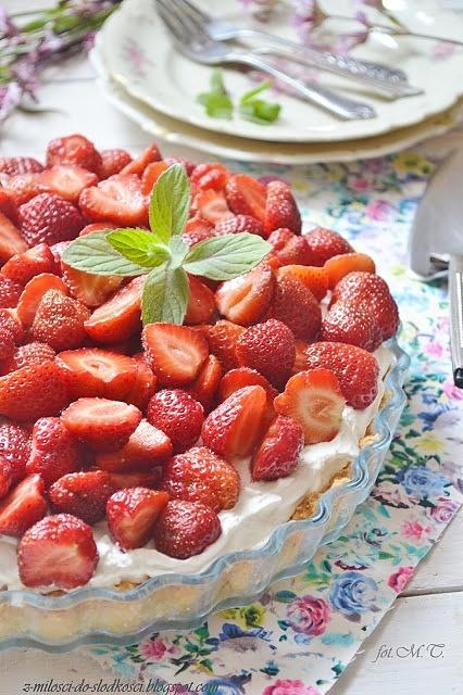 Tarta z truskawkami, mascarpone i nutellą