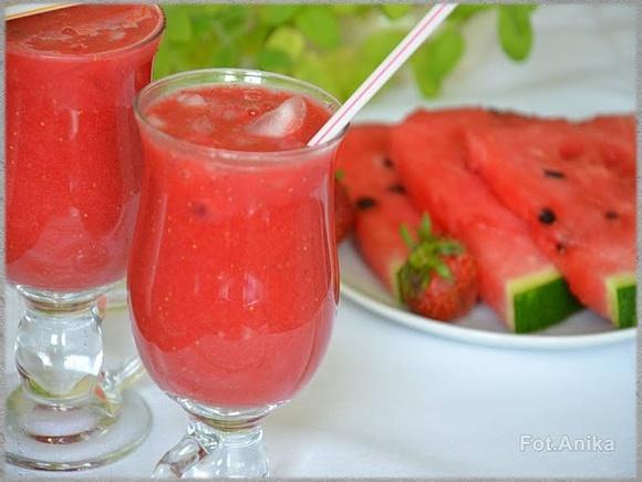 Smoothie arbuzowo-truskawkowe na upał