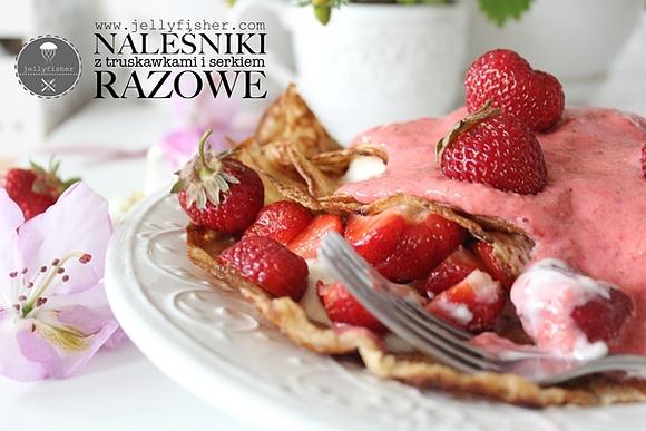 Razowe naleśniki z truskawkami i serkiem