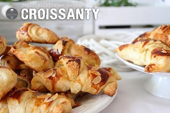 Croissanty z migdałami i nadzieniem, łatwe do zrobienia w domu