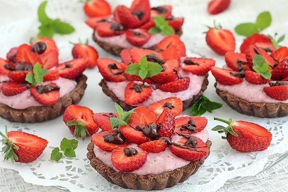 Tarteletki z manną i truskawkami