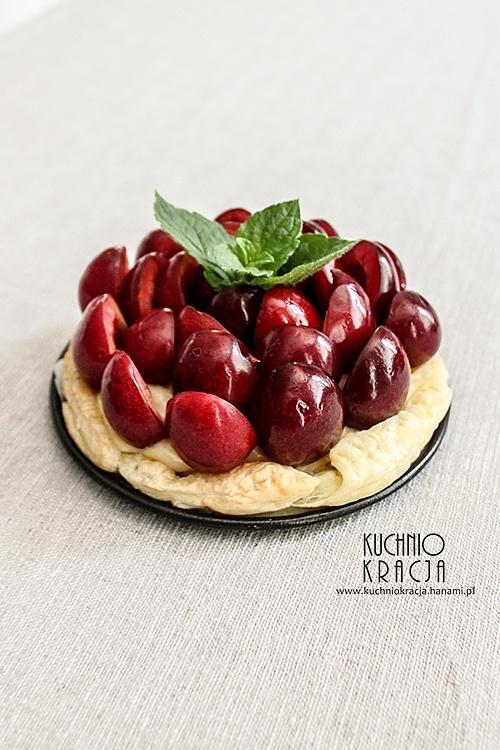 Ciasto francuskie z crème pâtissière i czereśniami